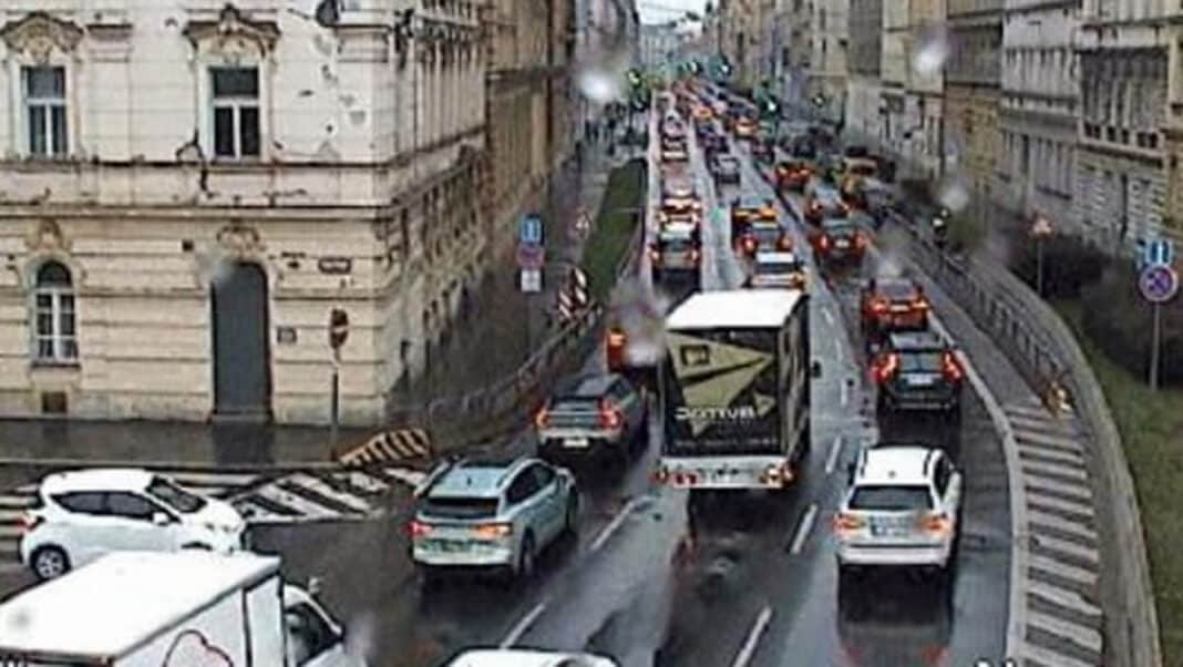 Ranní kolony v Praze. Zdroj: ŘSD
