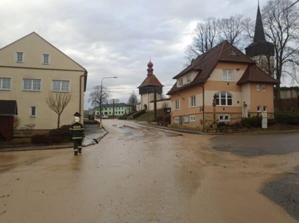 Nedělní lokální záplavy na Svitavsku. Foto: HZS