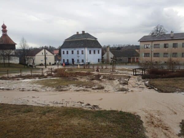 Nedělní lokální záplavy na Svitavsku. Foto: HZS