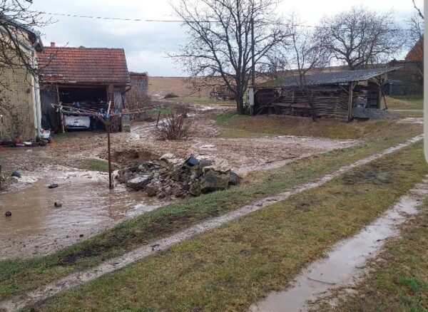 Nedělní lokální záplavy na Svitavsku. Foto: HZS