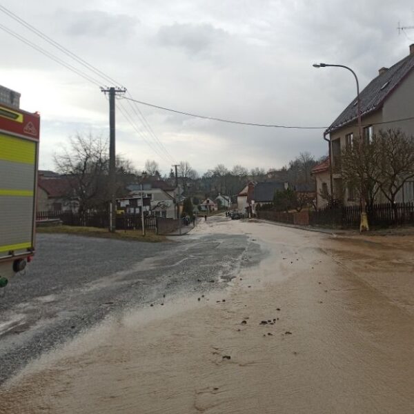 Nedělní lokální záplavy na Svitavsku. Foto: HZS