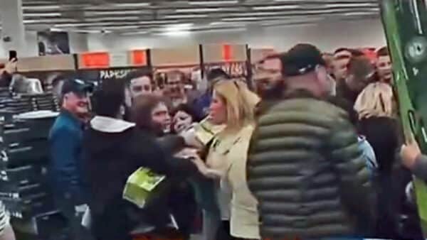 Tahanice o slunečník v Lidlu.