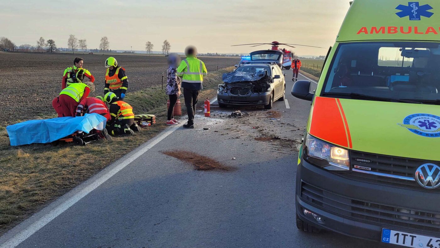 Nehoda auta a traktoru u Kobeřic na Opavsku. Foto: HZS