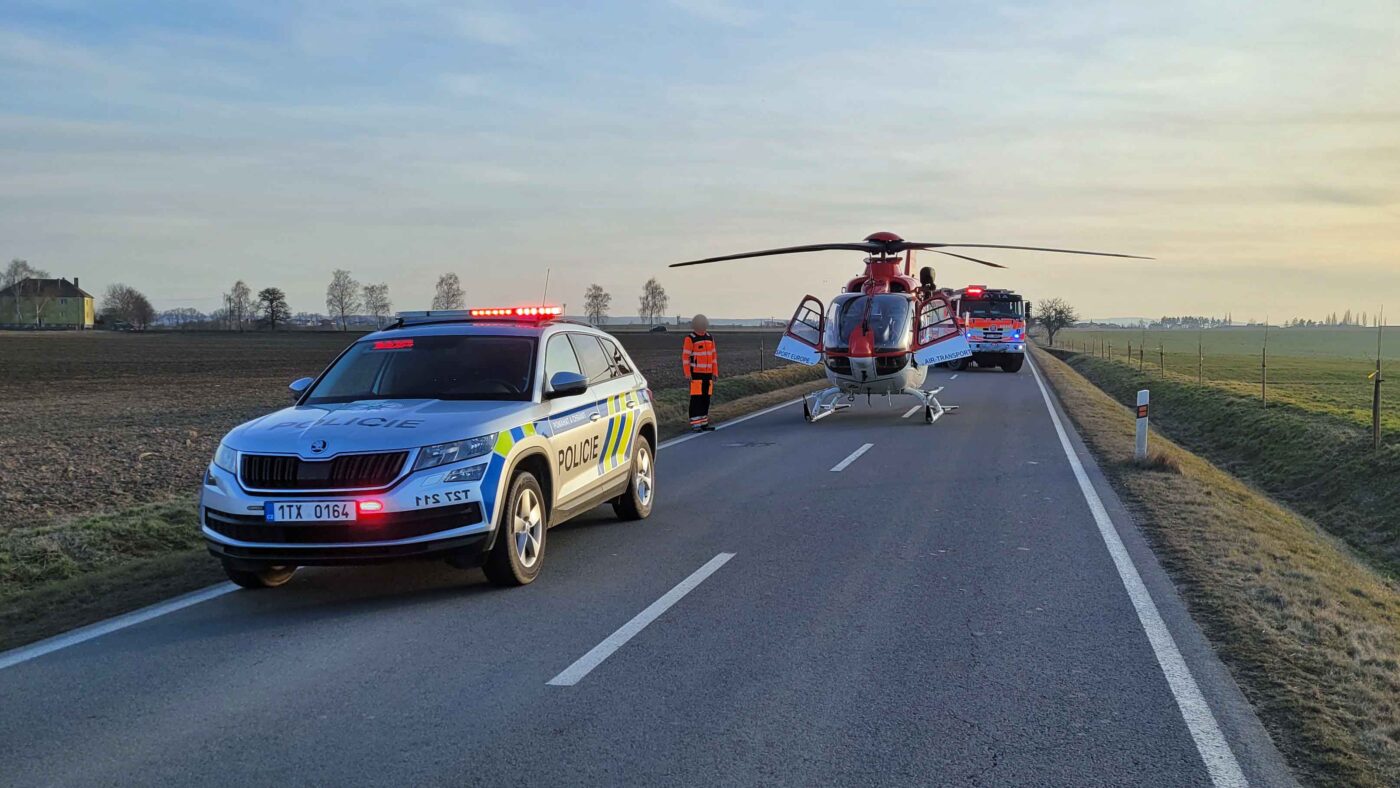 Nehoda auta a traktoru u Kobeřic na Opavsku. Foto: HZS