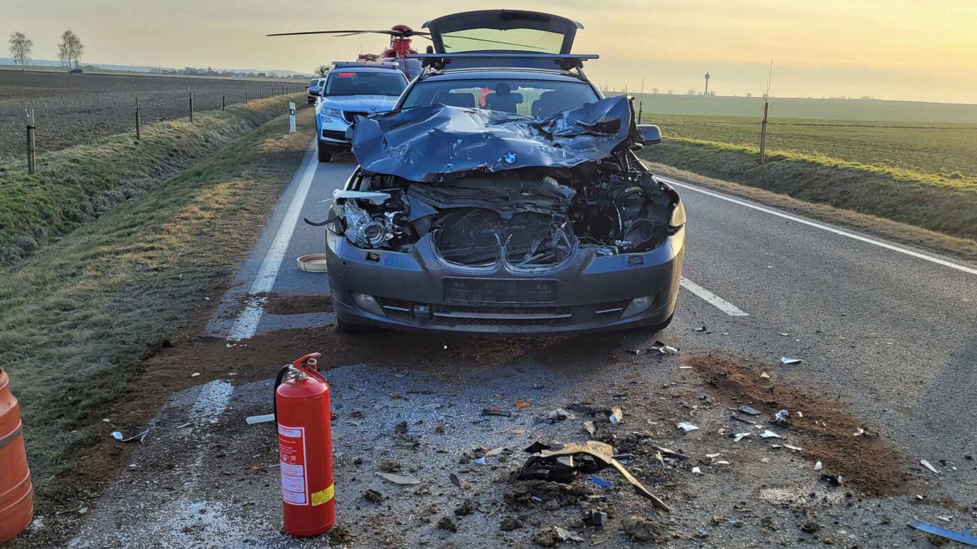 Nehoda auta a traktoru u Kobeřic na Opavsku. Foto: HZS