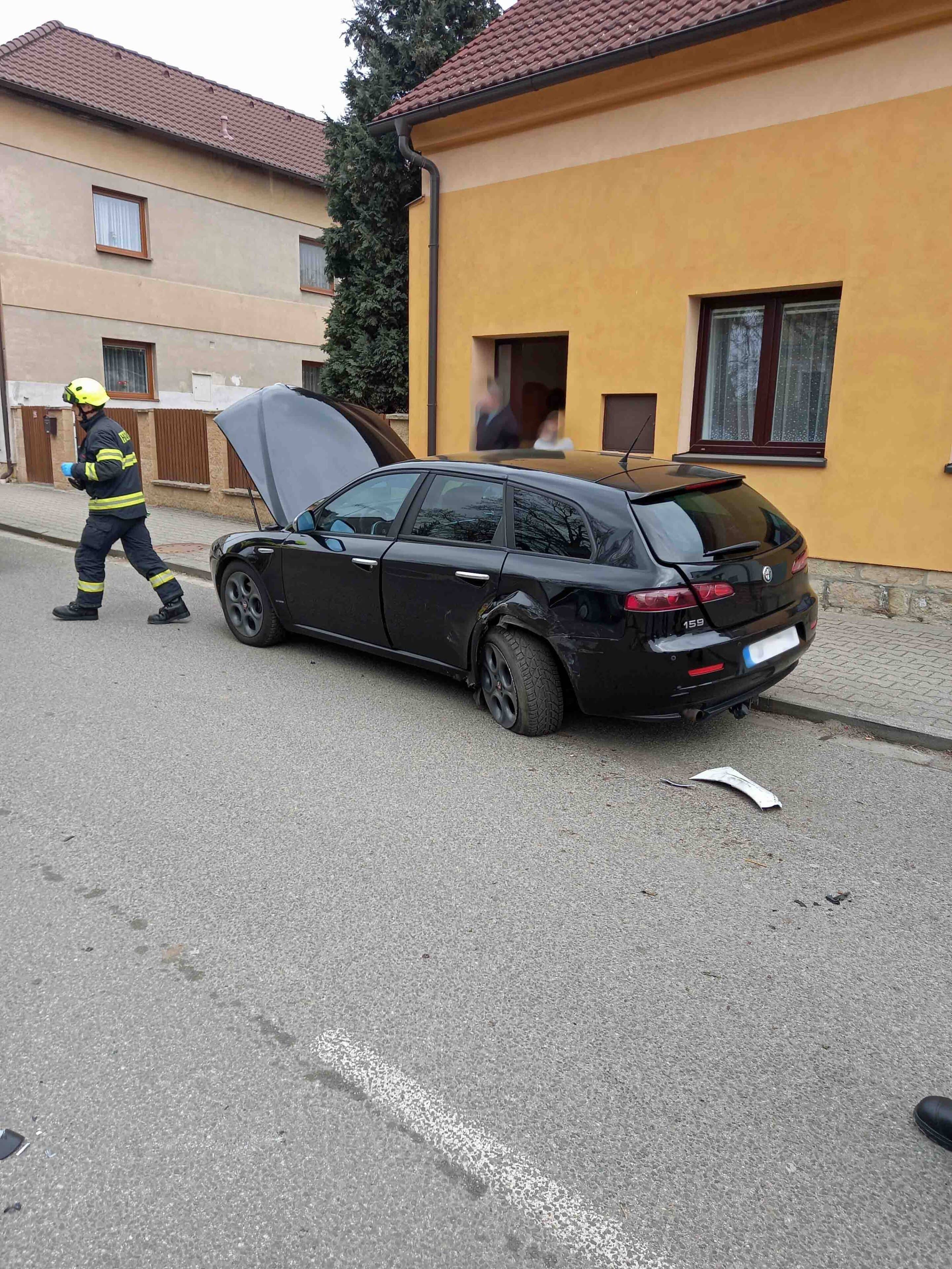 Nehoda dvou aut v Kopidlně. Foto: HZS