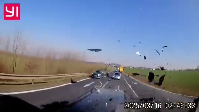 VIDEO: Kamera zachytila vážnou nehodu tří aut u Slaného! Řidič nedal přednost náklaďáku