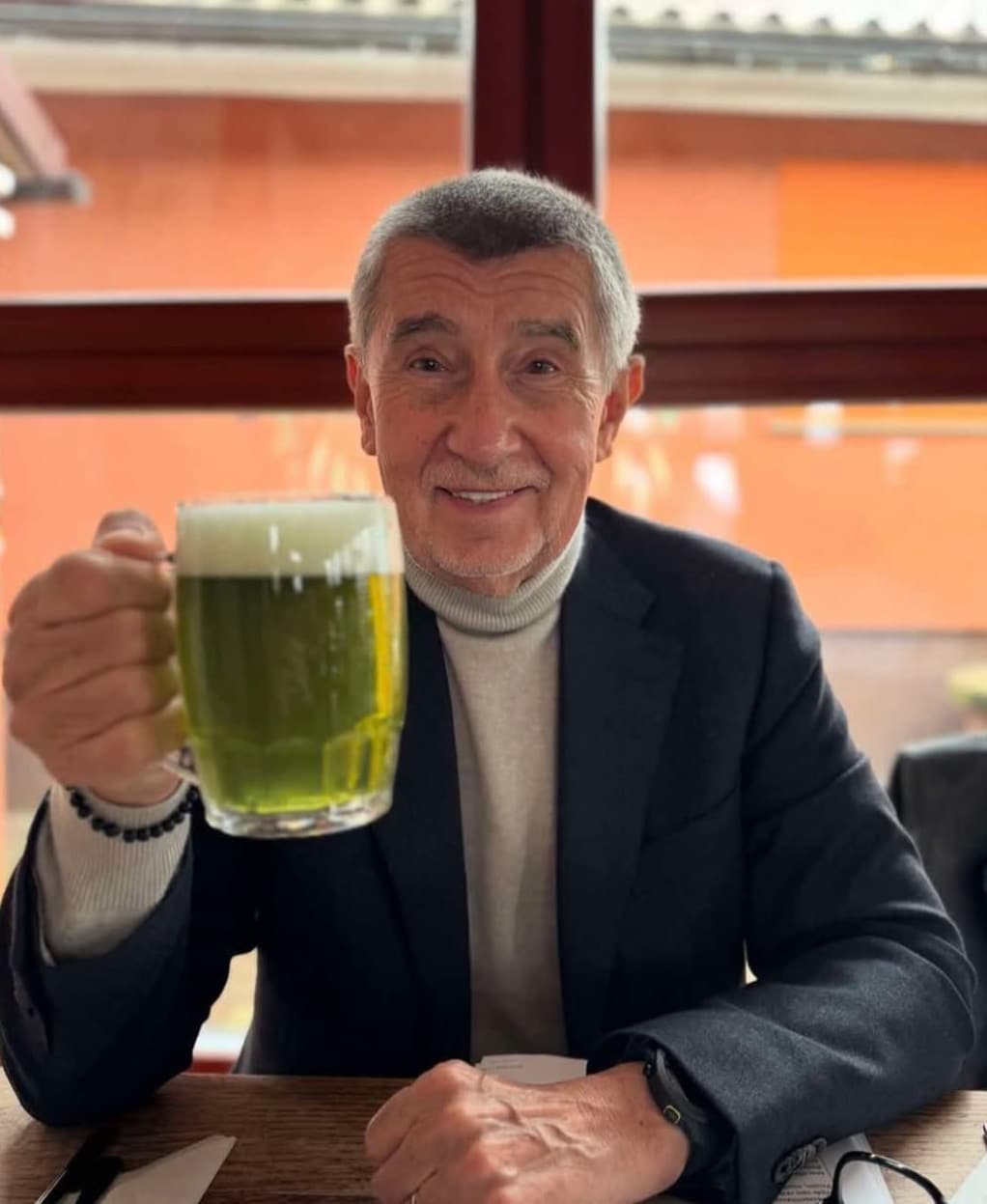 Andrej Babiš zůstal doma a vyrazil na zelené pivo.