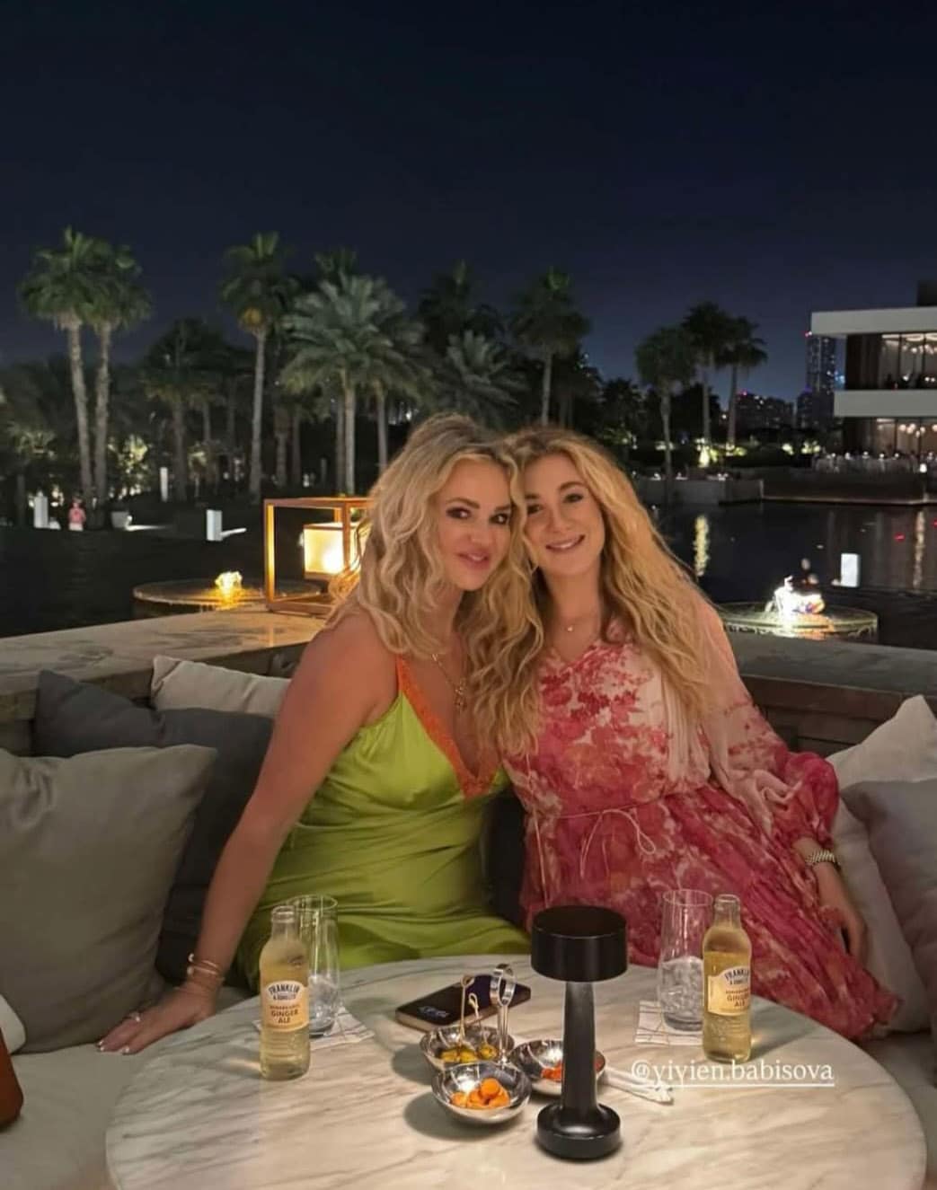 Monika Babišová s dcerou Vivien v Dubaji.