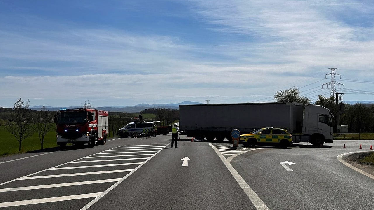 Tragická nehoda motorkáře a kamionu na D4.