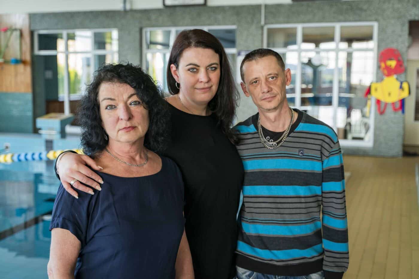 Klára (uprostřed), její maminka a partner Láďa. Foto: Nova
