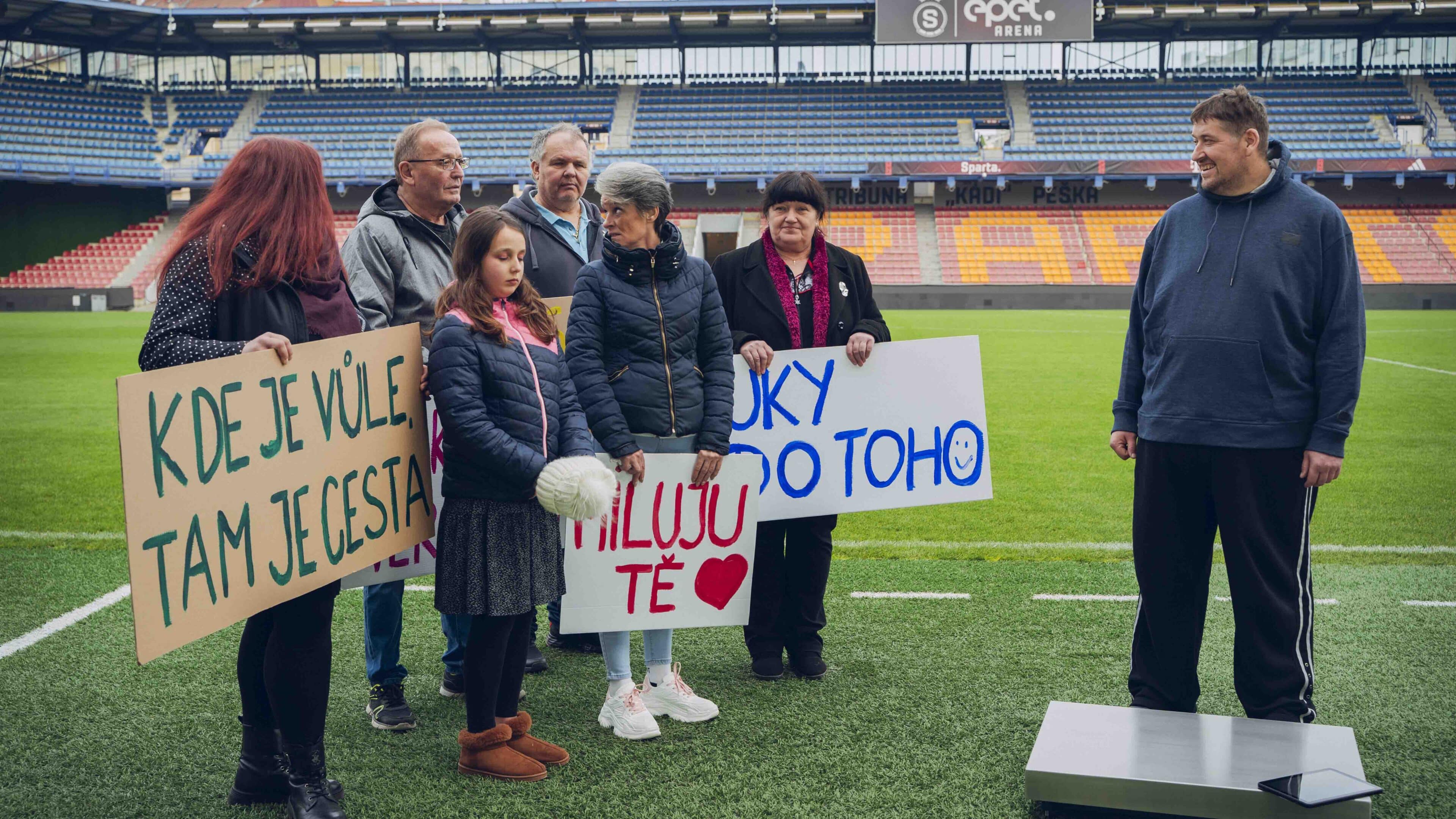 Lukášovi fandila při hubnutí celá rodina včetně partnerky Hanky. Foto: Nova