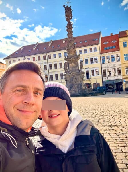 Roman Vojtek se synem Beníkem v lázních Teplice. Foto: IG
