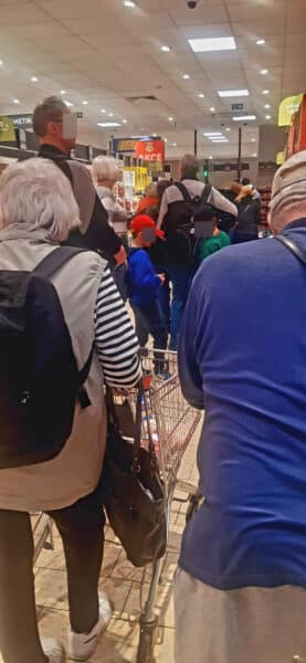 Zákazníci vzali před Velikonoci obchody útokem. Foto: Hana Svatošová