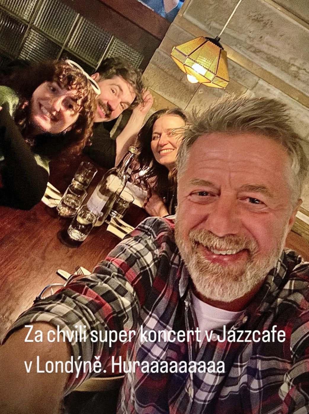 Jiří Langmajer a Adéla Gondíková odletěli do Londýna.