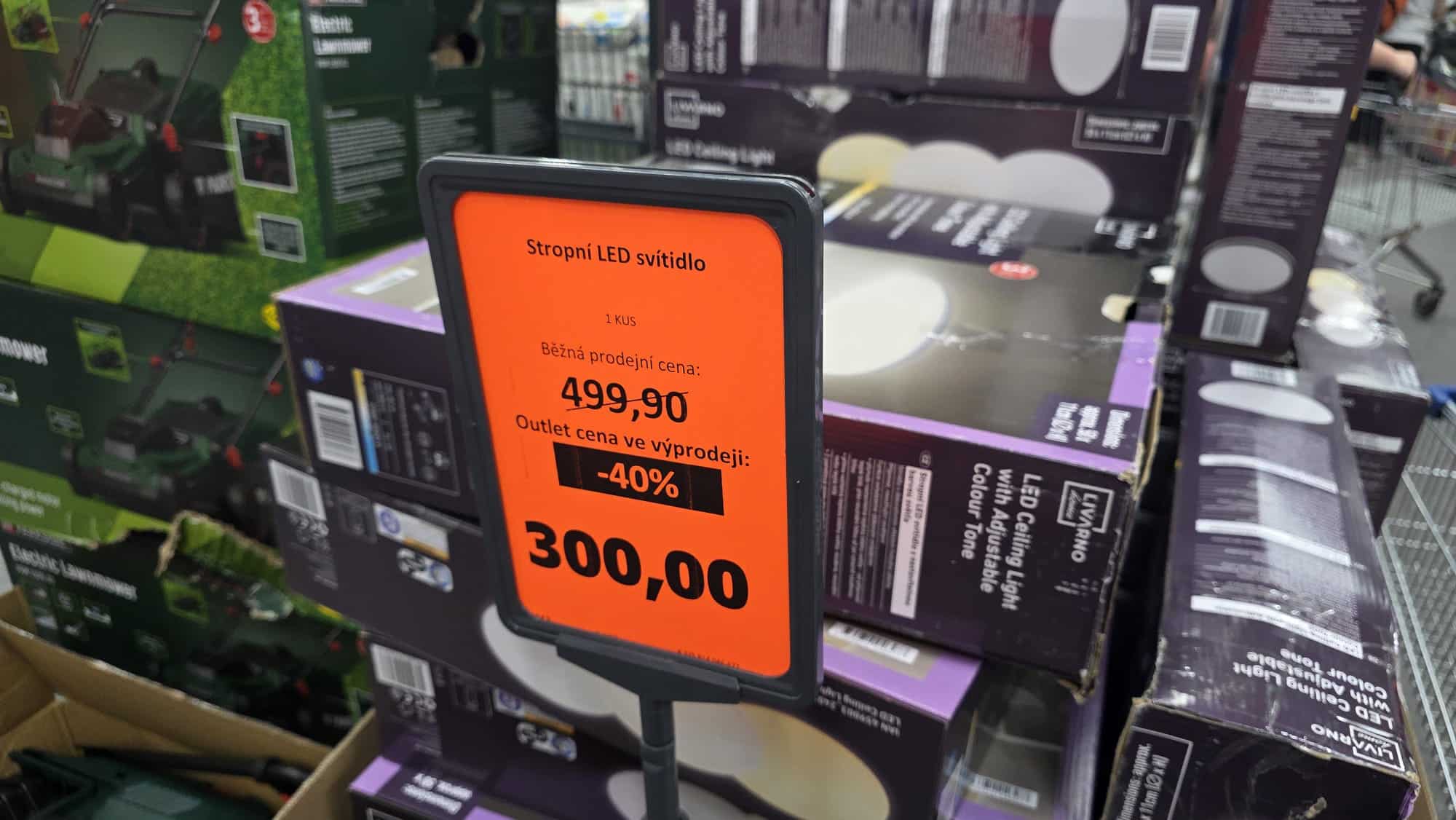 Stropní LED svítidlo za 300, to není špatná nabídka. Foto: ČRzprávy