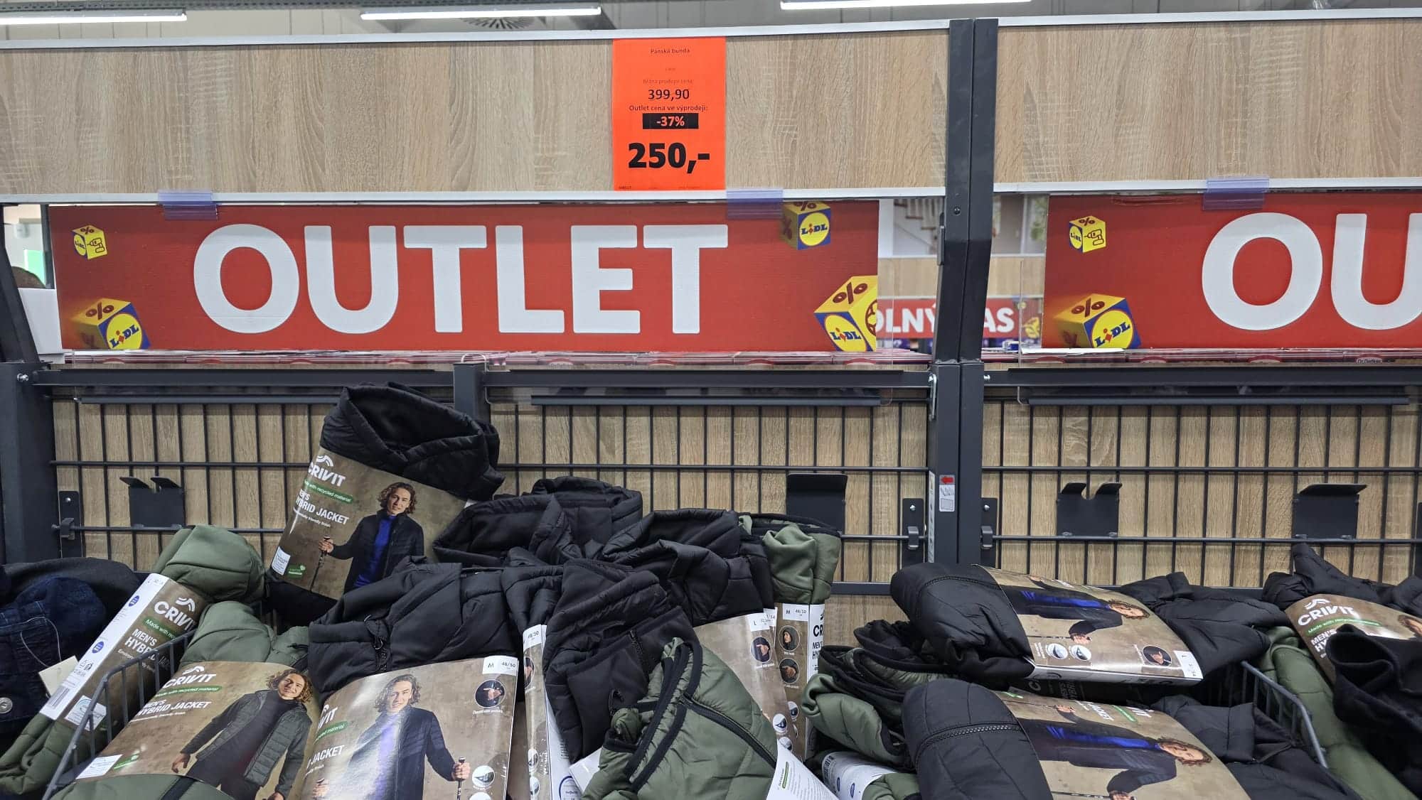Celkem příjemné jarní pánské bundy za 250. To je skvělá nabídka. Foto: ČRzprávy