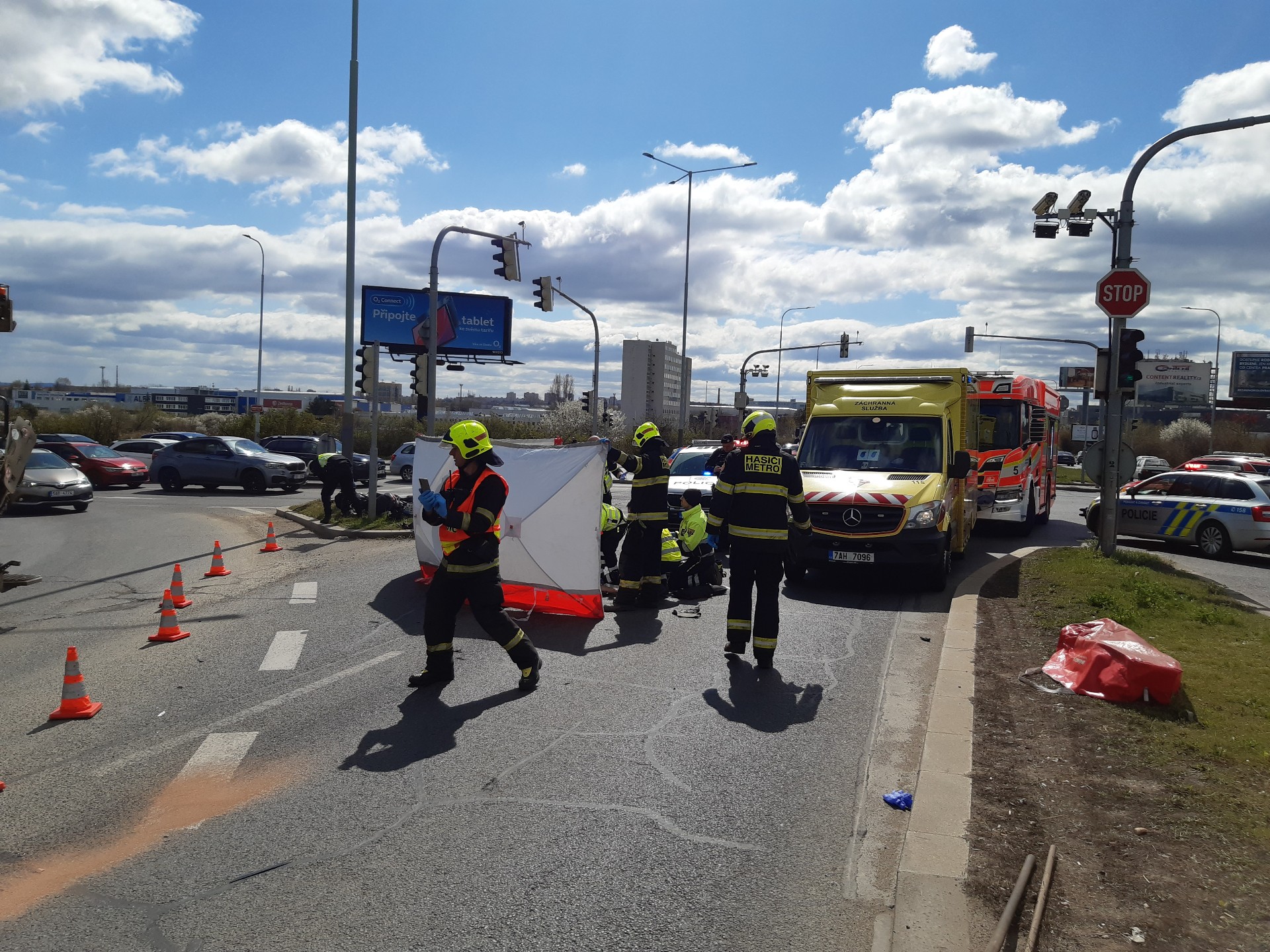 Tragická nehoda v Průmyslové ulici v Praze. Foto: HZS