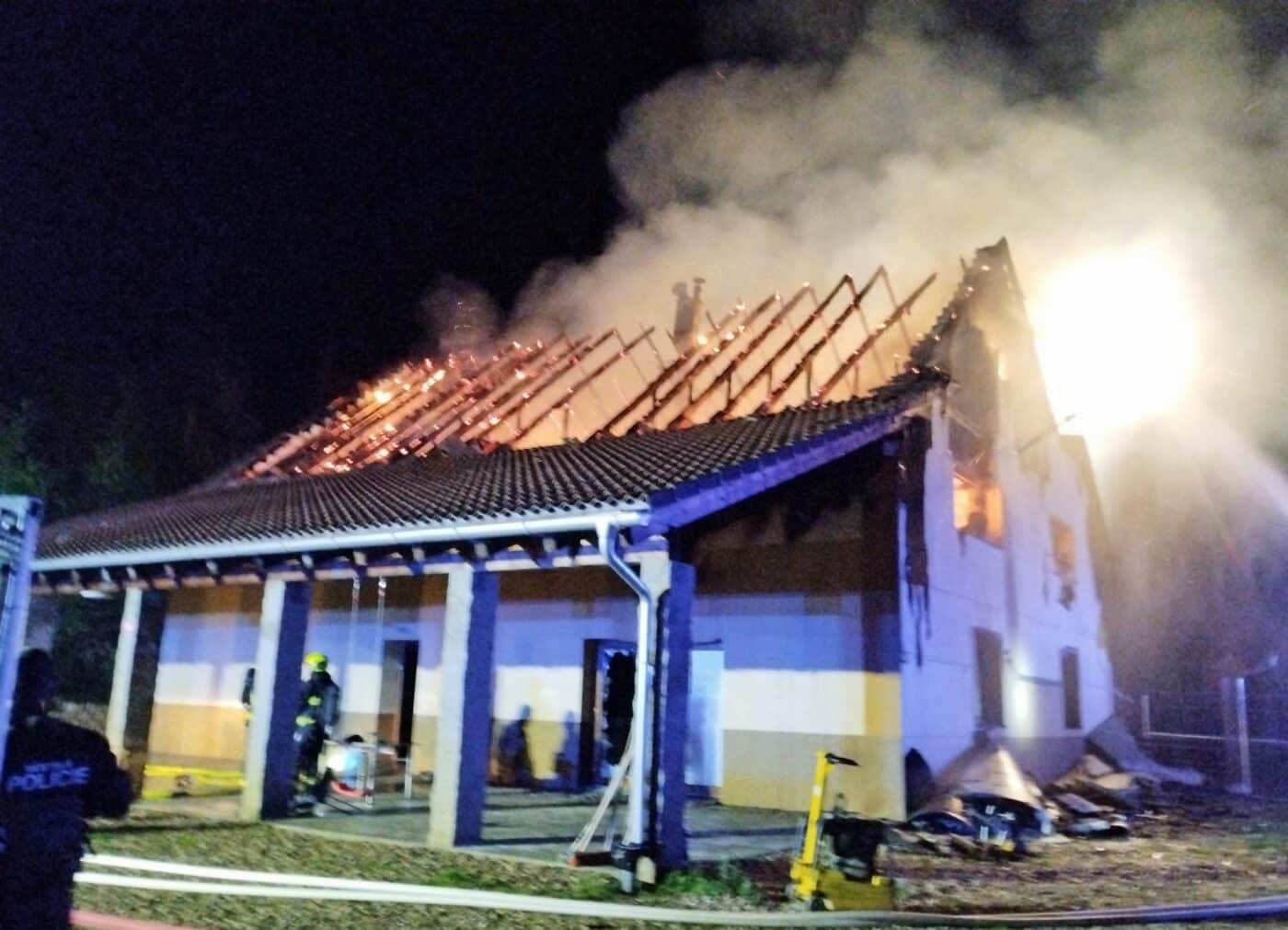 Požár domu v Kadani-Prunéřově. Foto: HZS
