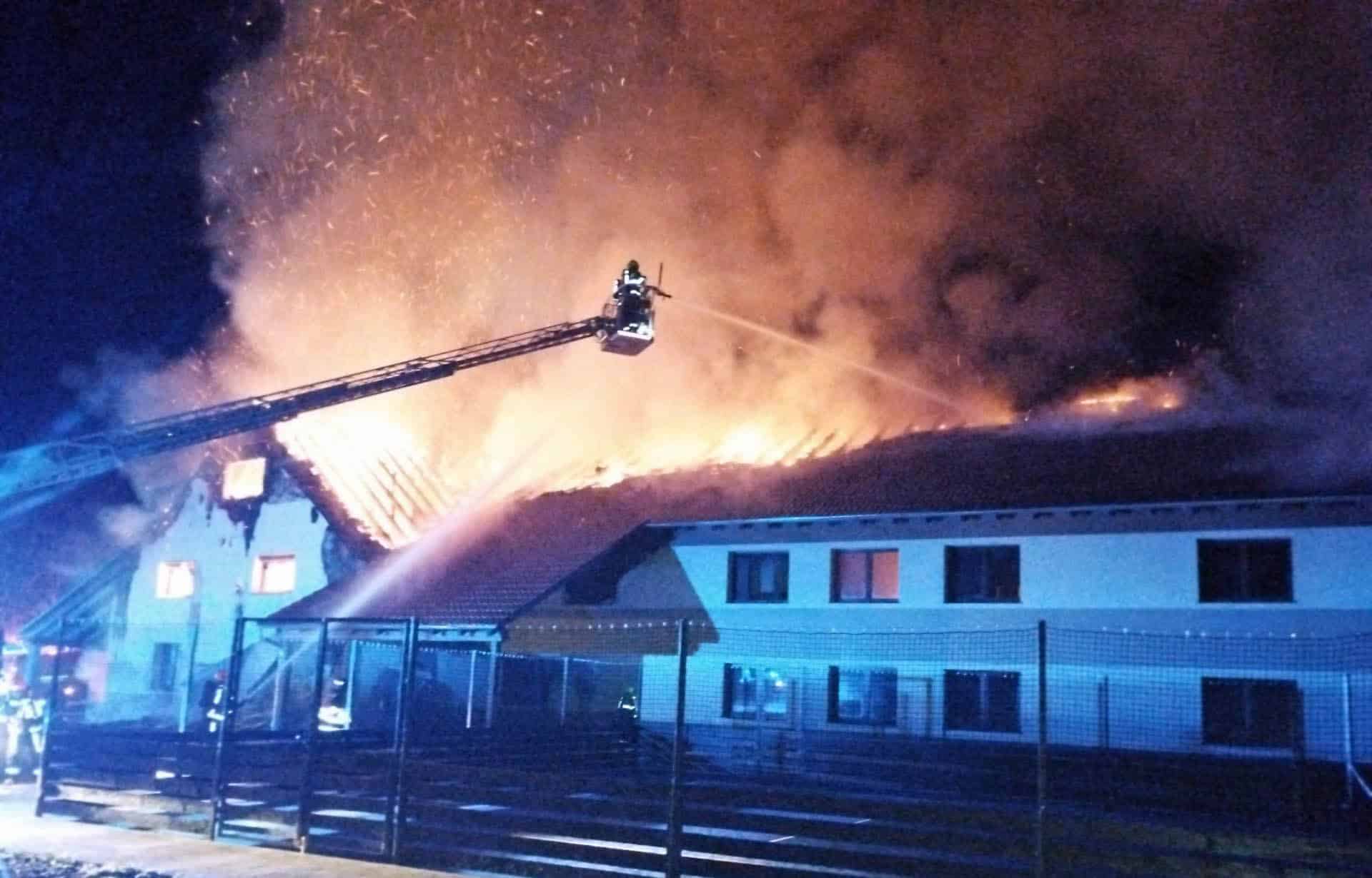 Požár domu v Kadani-Prunéřově. Foto: HZS