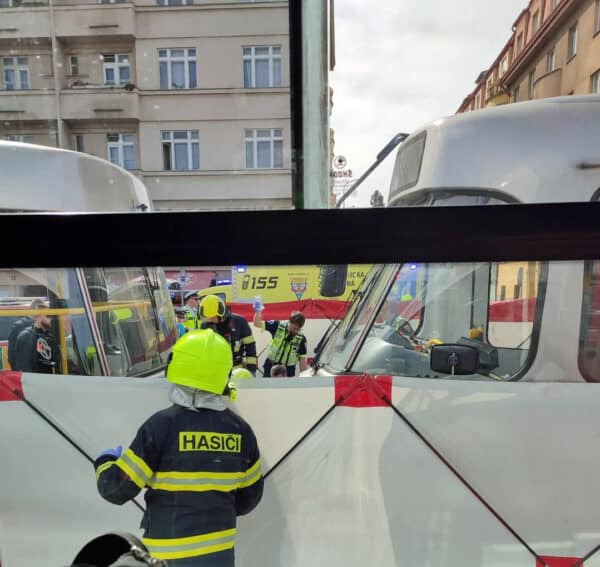 Tramvaj srazila 12letého chlapce. Zemřel.