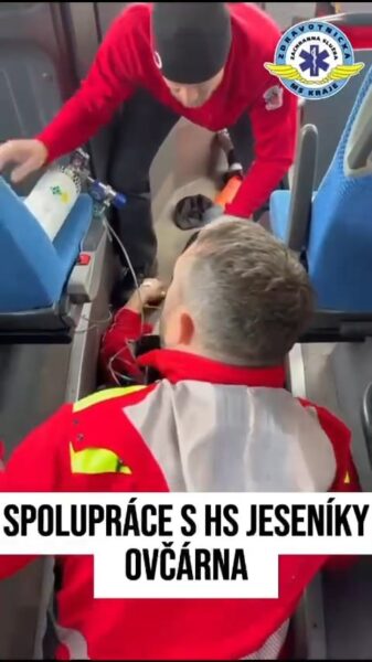 VIDEO: Dramatický boj o život na Ovčárně! V autobusu zkolaboval muž, cestující ho začali oživovat