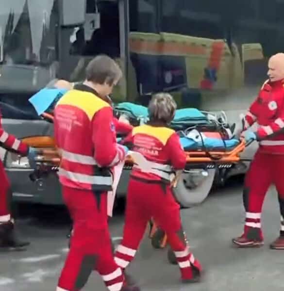 Záchrana muže v autobusu na Ovčárně. Zdroj: ZZS