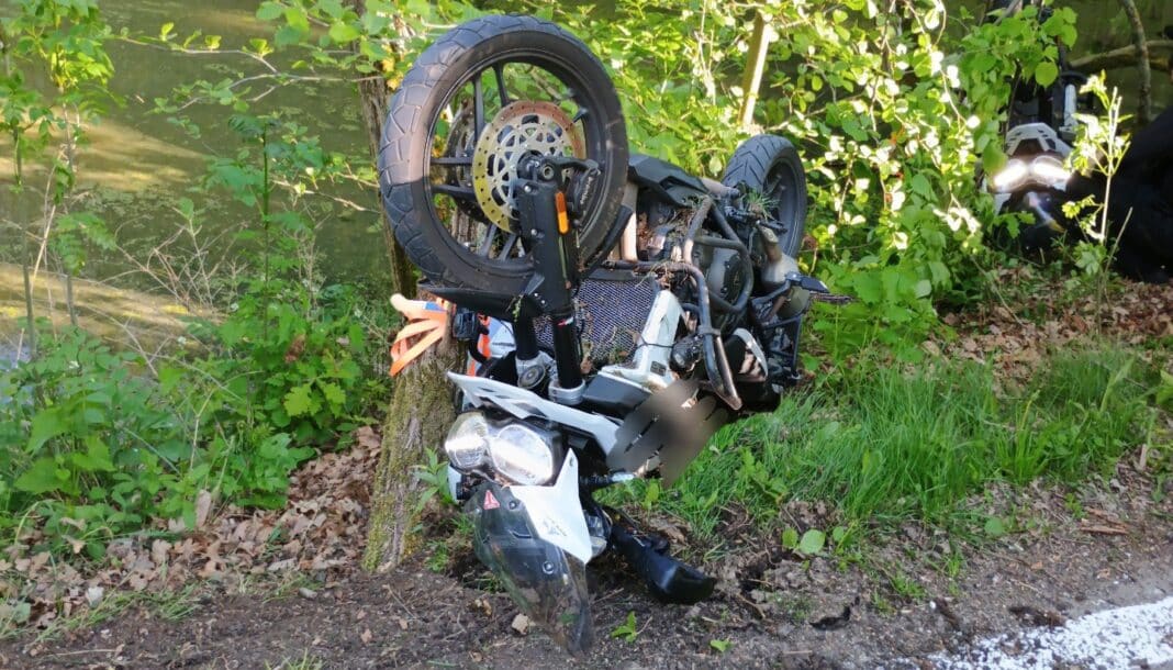 Nehoda motocyklu u Čejkovic. Foto: HZS