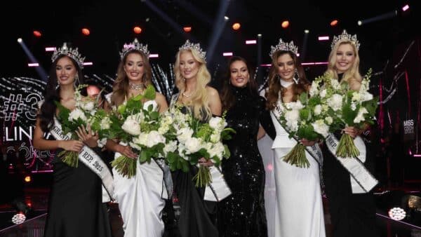 Šestice nejkrásnějších dívek oceněných na Miss Czech Republic 2025. Foto: Nextfoto