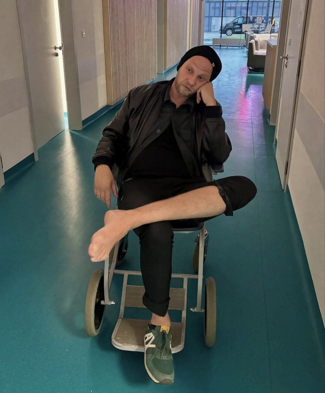Tomáš Polák z kapely O5 a Radeček v nemocnici v Ústí nad Orlicí.