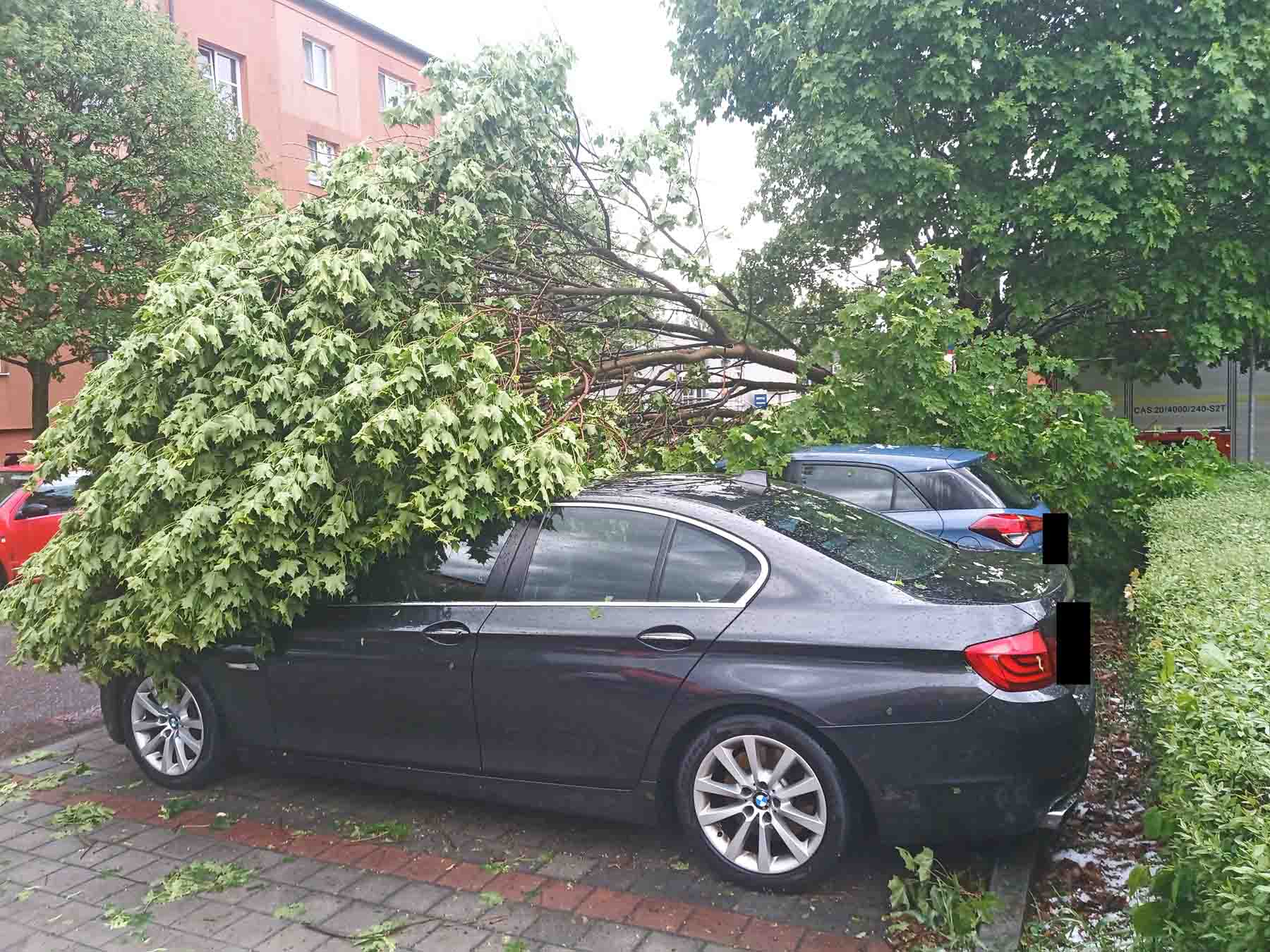 Vítr potrápil Kroměřížsko a Holešovsko. Foto: HZS