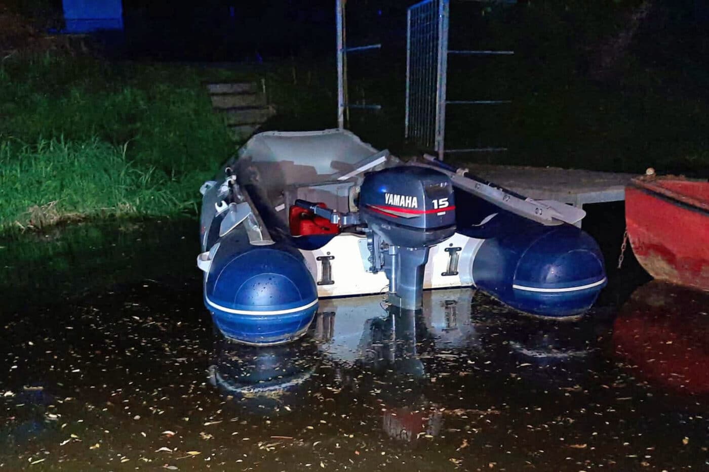 Na tomto člunu tři muži na Sázavě havarovali. Foto: PČR