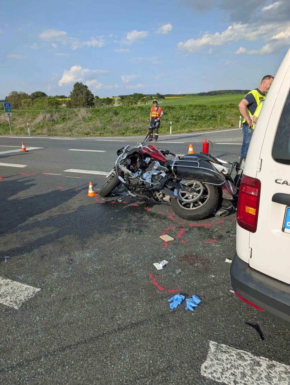 Motorkář svým zraněním na místě podlehl. Foto: HZS