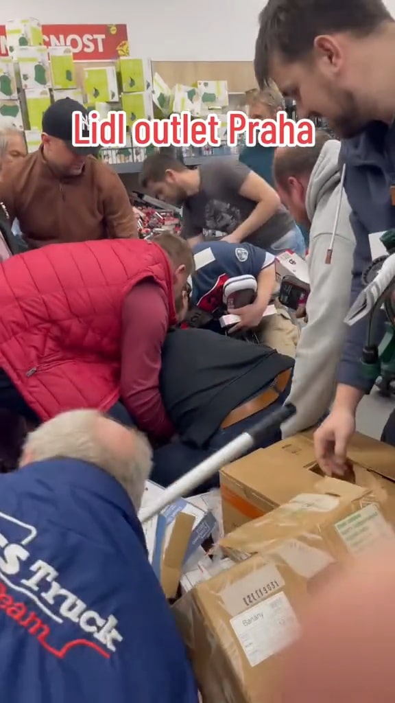VIDEO: Hádka v Lidl outlet Praha.