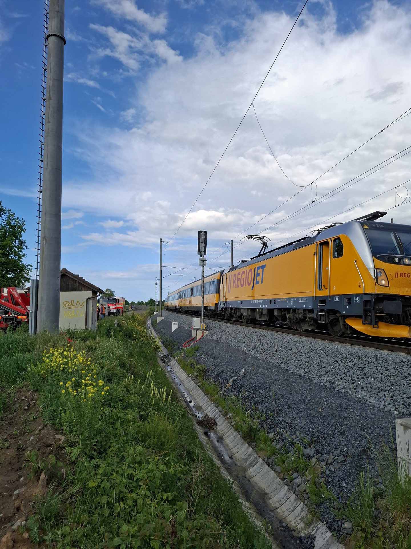 V Drahotuších u Hranic srazil vlak člověka. Foto: HZS