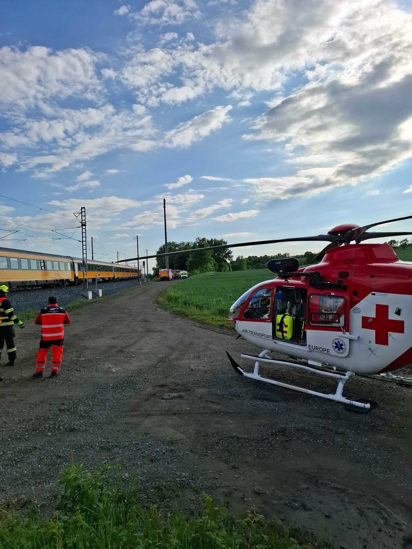 V Drahotuších u Hranic srazil vlak člověka. Foto: HZS