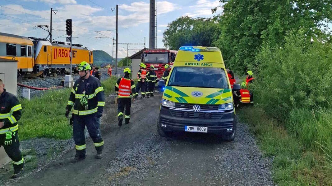 V Drahotuších u Hranic srazil vlak člověka. Foto: HZS