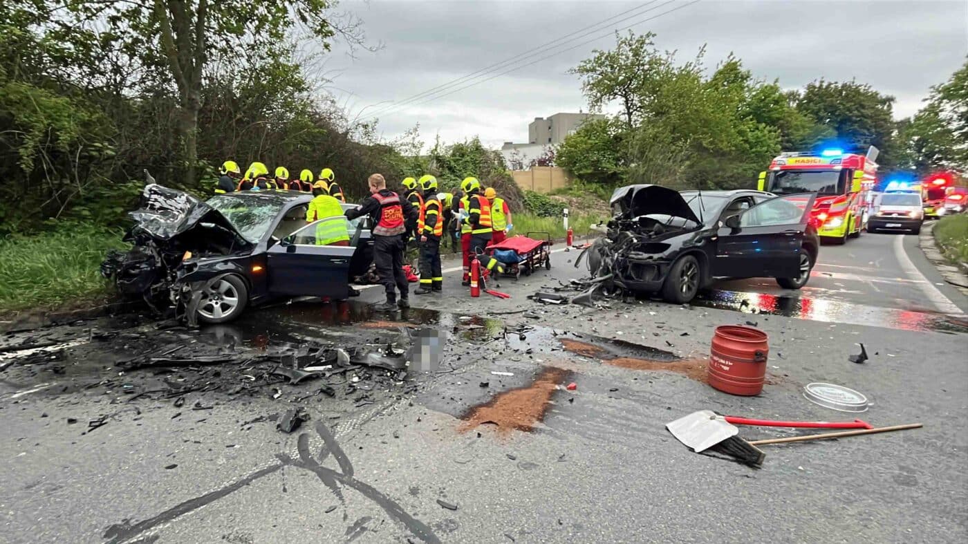 Vážná nehoda dvou BMW v Petřkovicích u Ostravy. Foto: HZS