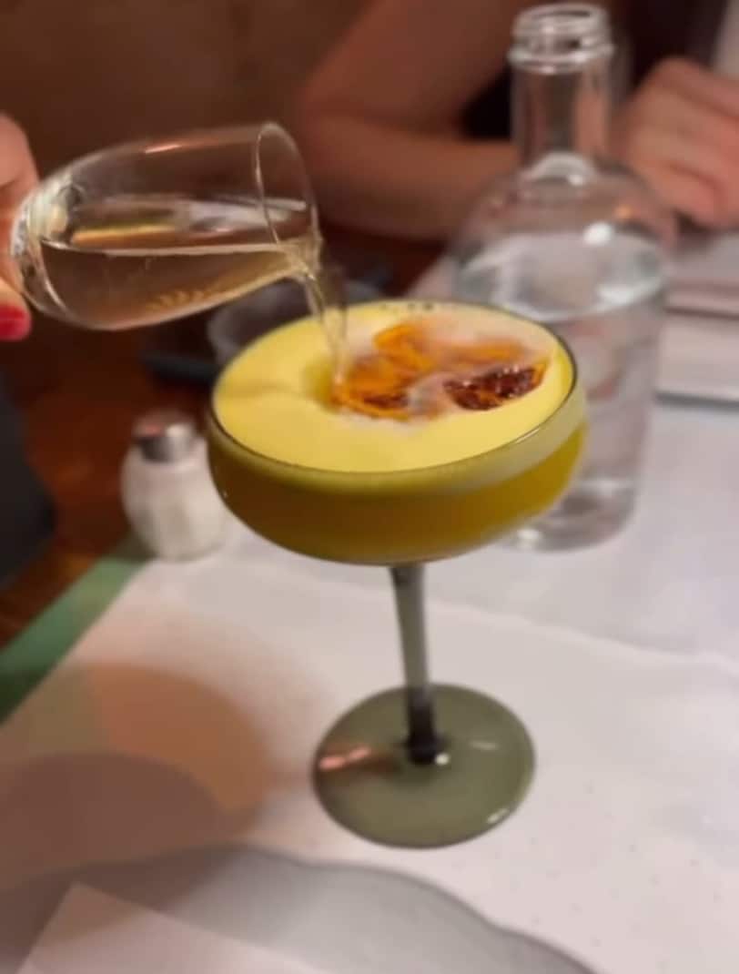 Zatímco Kokta se doma stará o děti, na Mallorce teče alkohol proudem.