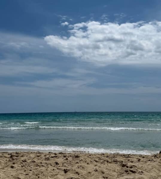 Ornella Koktová si užívá pláže na Mallorce.