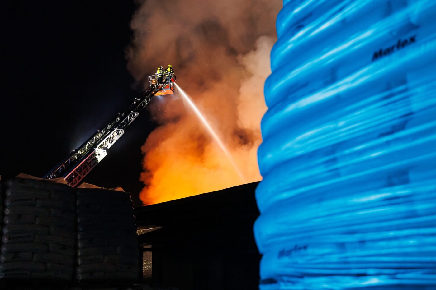 Rozsáhlý požár v Jaroměři. Michal Fanta | HZS KHK