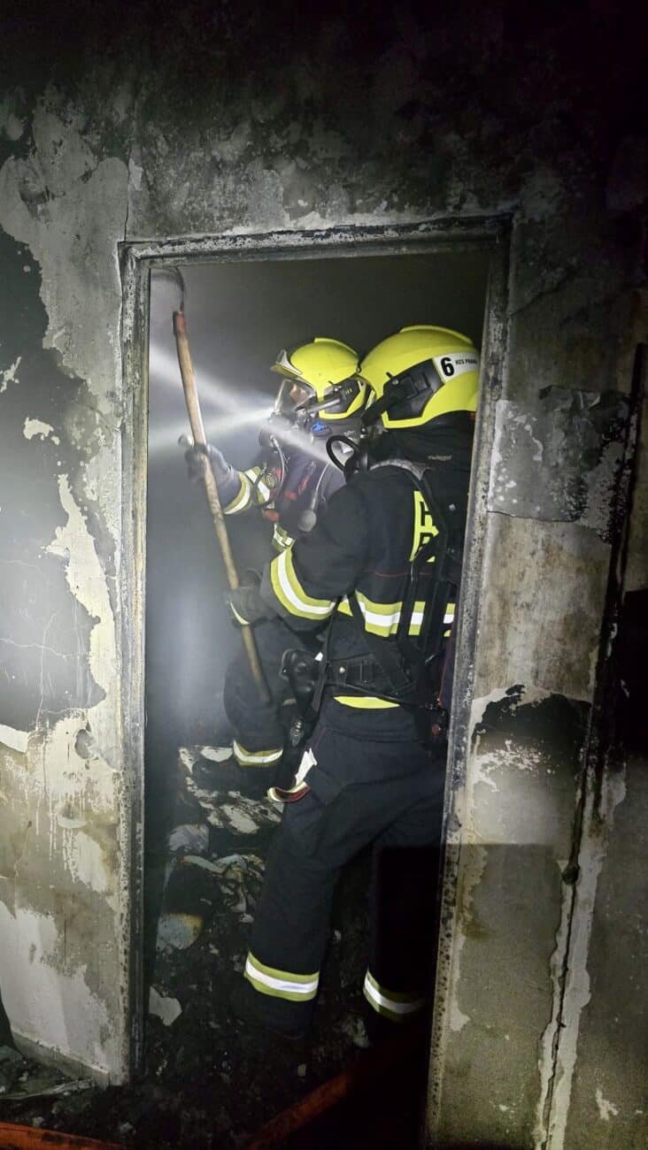 Požár bytu v Praze v ulici Na Komořsku. Foto: HZS
