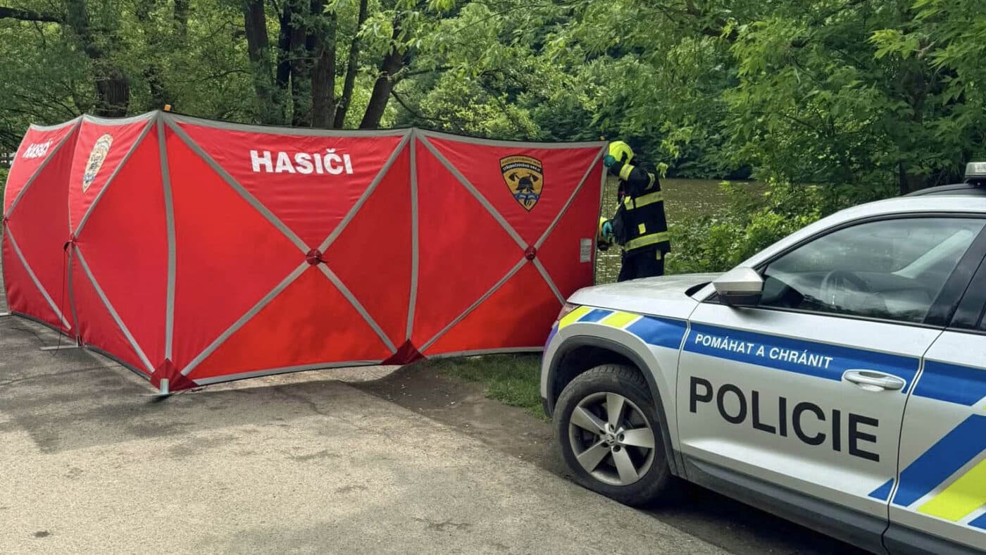 Muž, pohřešovaný po nehodě na Sázavě, byl nalezen mrtvý. Foto: HZS