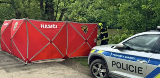 Muž, pohřešovaný po nehodě na Sázavě, byl nalezen mrtvý. Foto: HZS