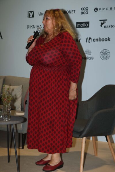 Halina Pawlowská na skutečných fotografiích ze 17. května. Foto: Nextfoto