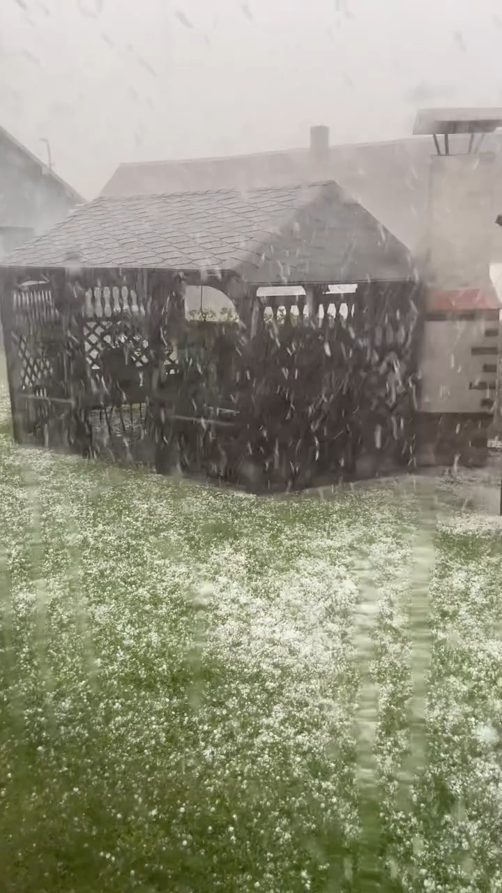 VIDEO: Přívaly krup ve Slavonicích.