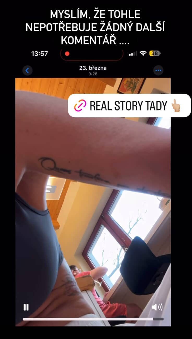 Jaromír Soukup údajně popíjející víno už dopoledne. Foto: Plastic Queen