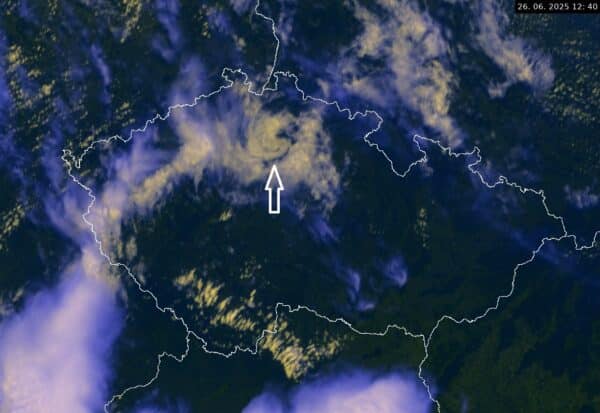 Vír nad Českem je vidět i z družice. Zdroj: CHMÚ