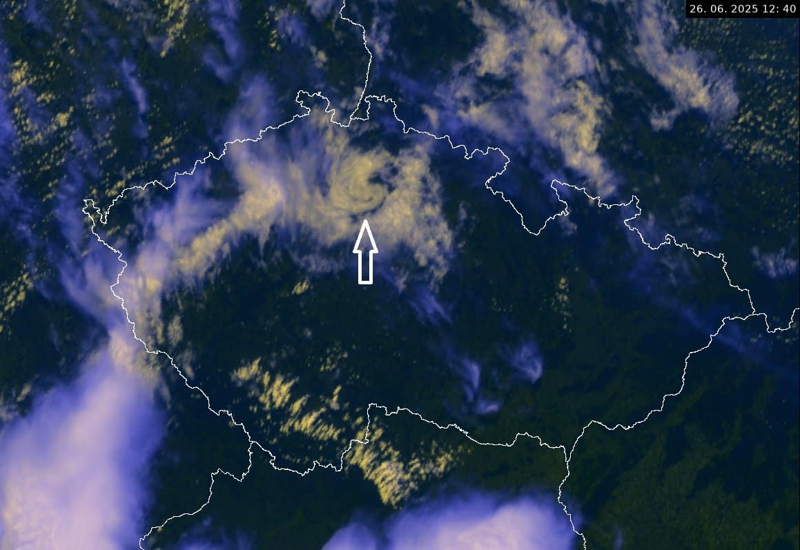 Vír nad Českem je vidět i z družice. Zdroj: CHMÚ