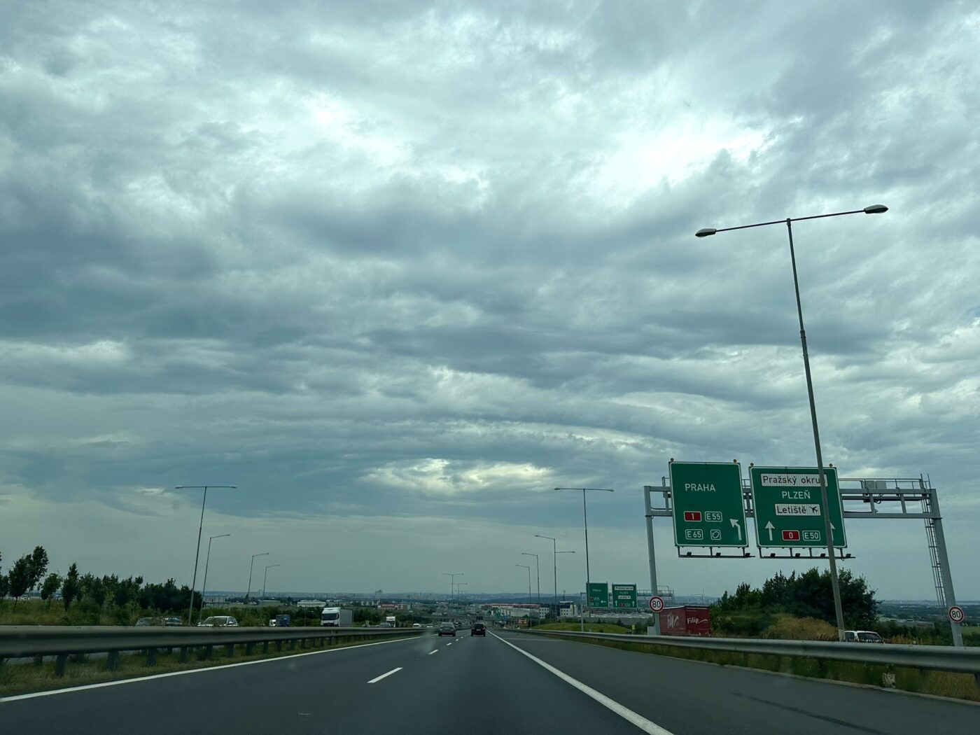 Obrovský vír mraků nad Prahou. Foto: Michaela Svoboda